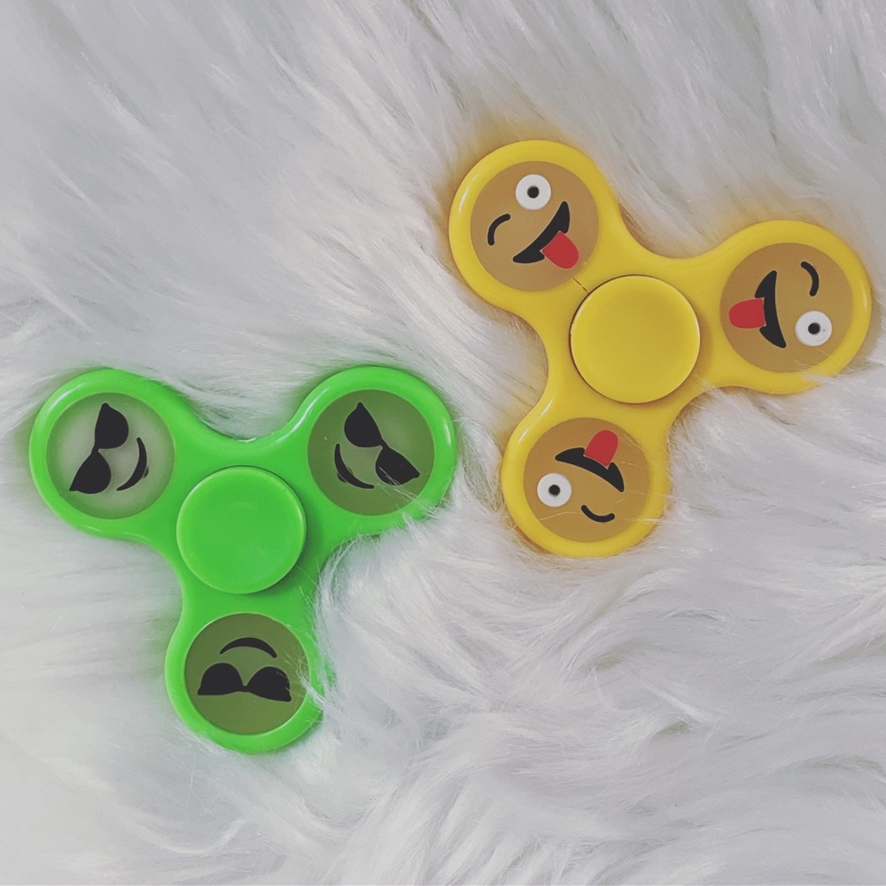 2 Emoji Glow in the Dark Hand Spinners - New